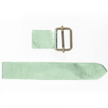 Patte cuir avec coulissant métallisé amande