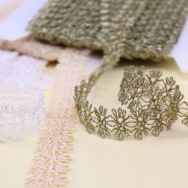 Galon brocart fleurs reliées 